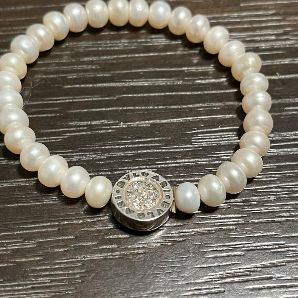 Elegant Pearl Bracelet with Silver Accents